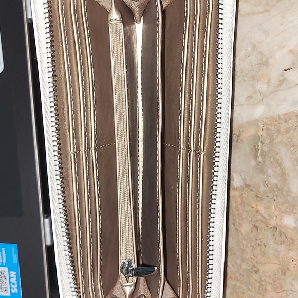 Anne Klein Flower Wallet - Picture 5 of 5